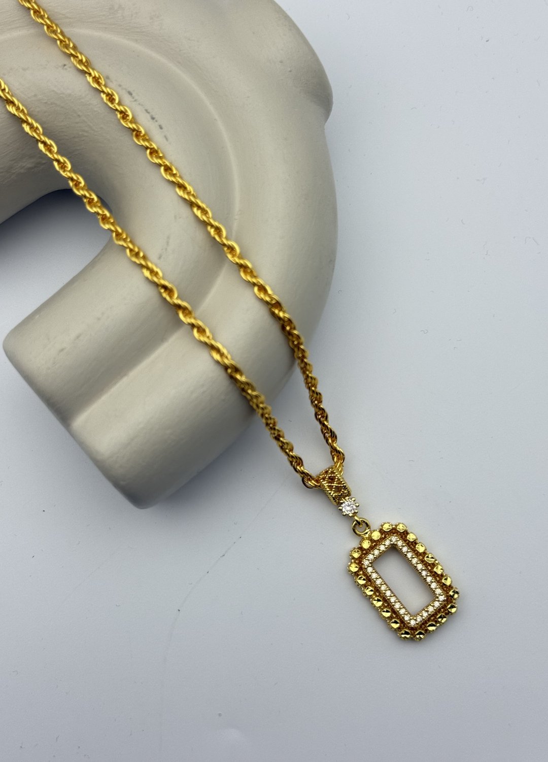 22k Altın Kaplama Taşlı Şık Çerçeve Gramlık Kolye - 26grm03
