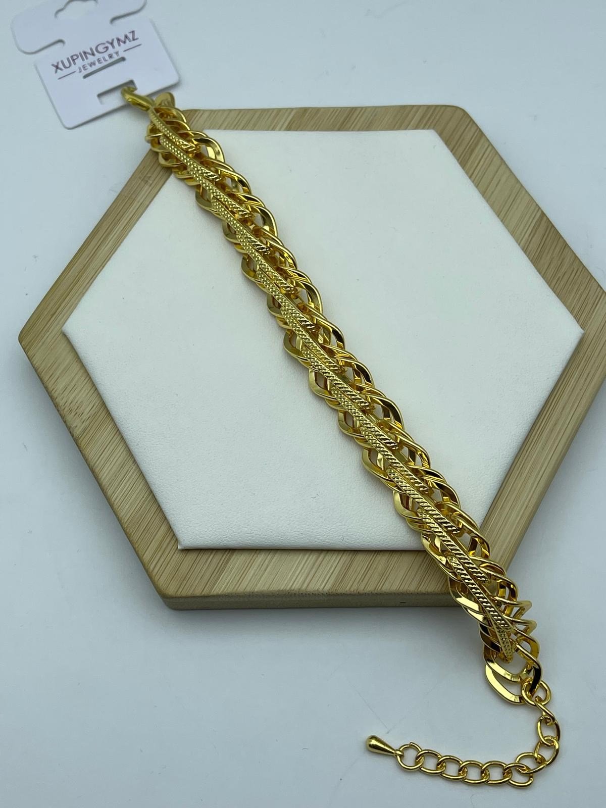 26_22kb08- Xuping Geometrik Desenli Gold Altın Kaplama Bileklik