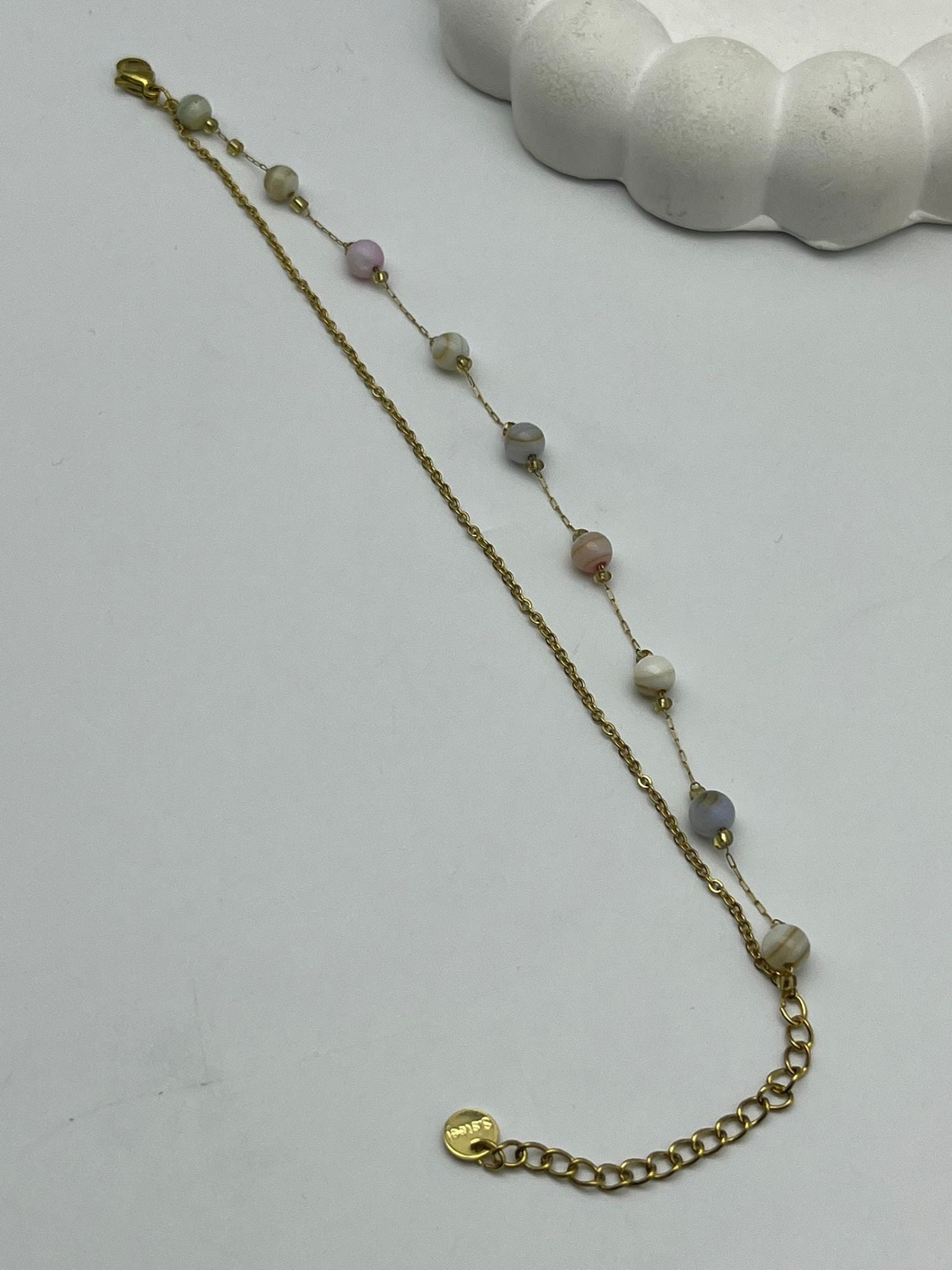 26cmblk30 - CM Pastel Boncuk Detaylı Gold Çelik Bileklik
