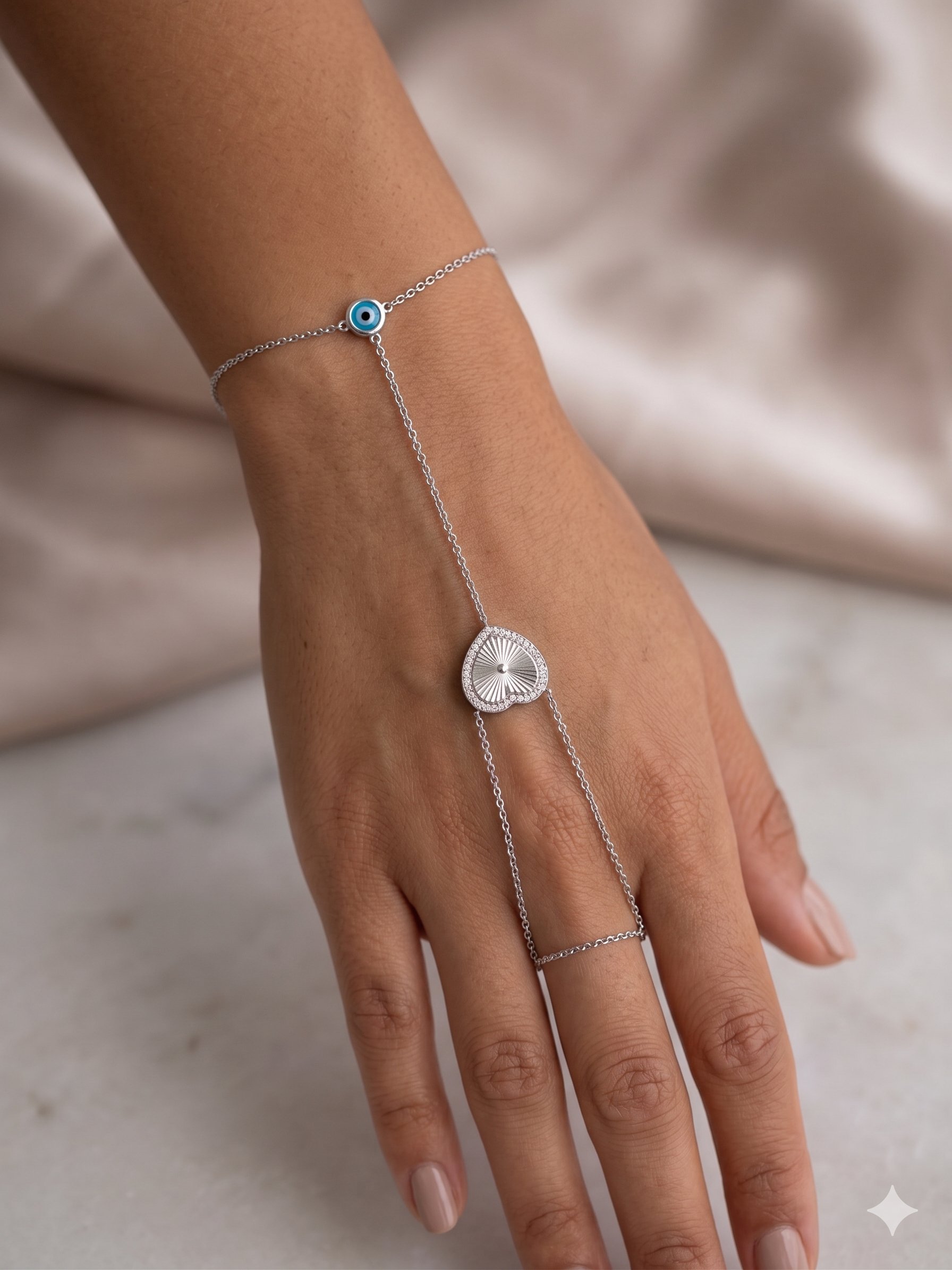 26shm79 Nazar Boncuklu Kalp Detaylı Silver Şahmeran Bileklik