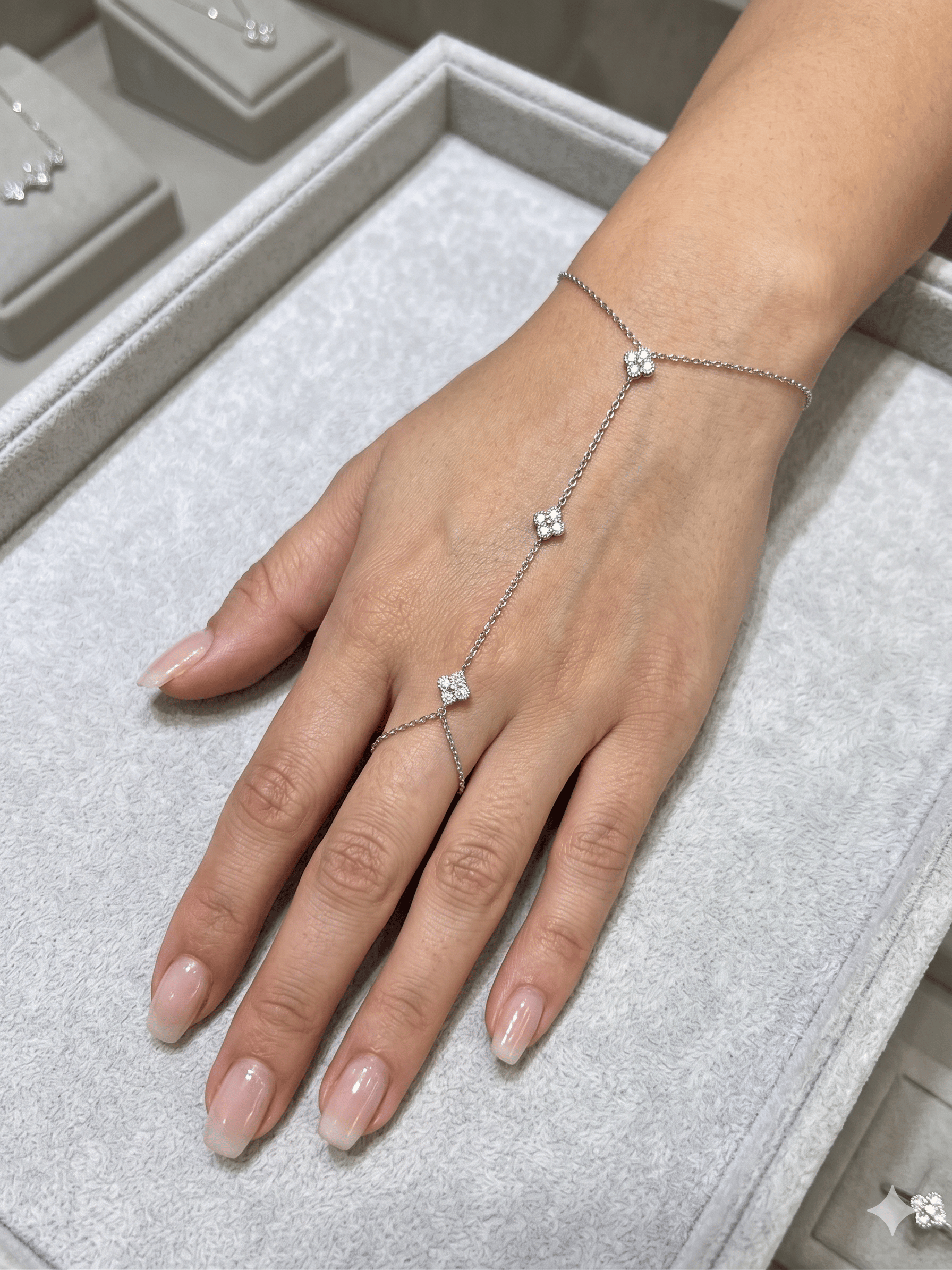 26shm84 Yonca Detaylı Silver Şahmeran Bileklik