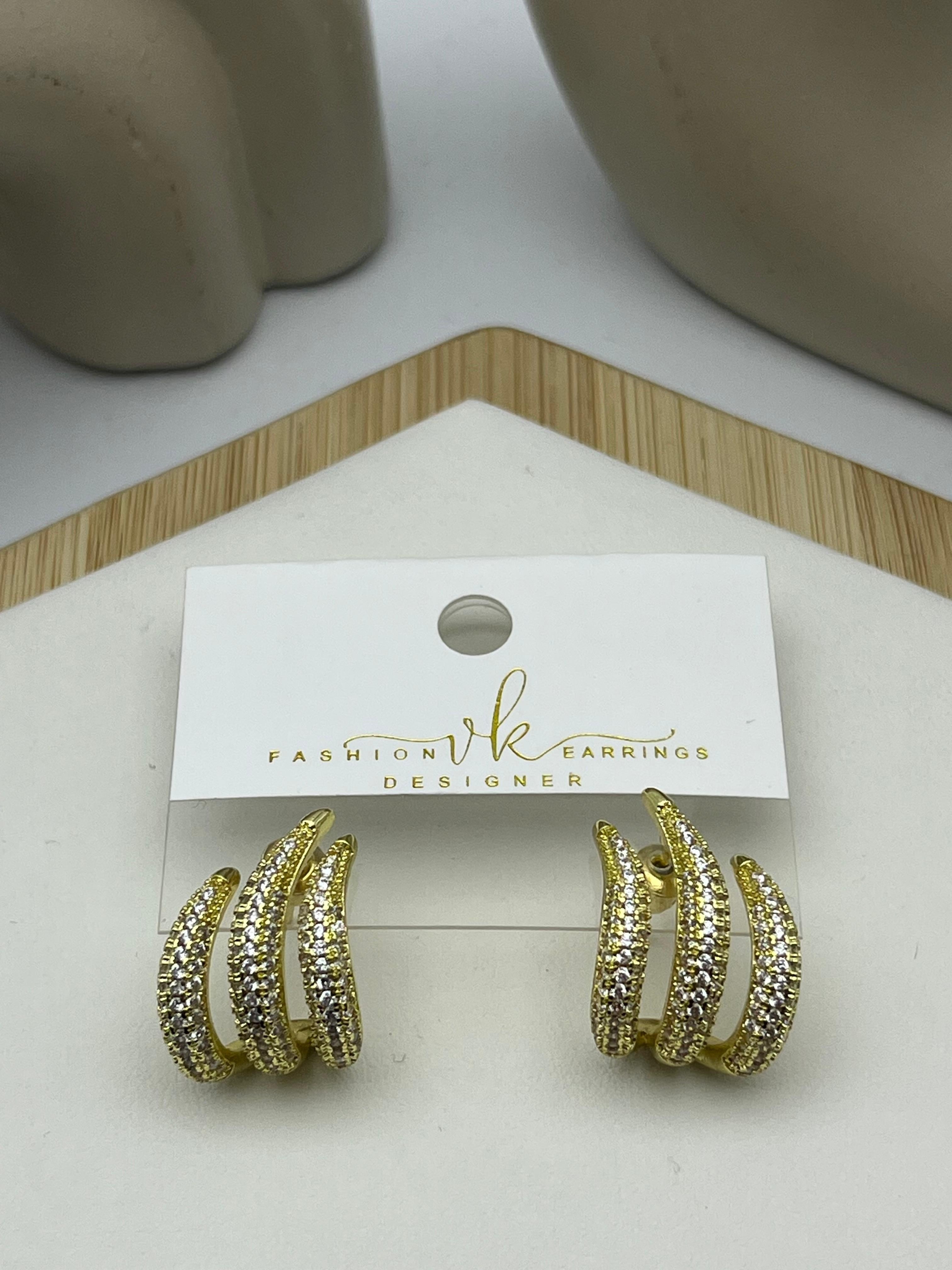 26vipk15 - VIP Üç Sıra Taşlı Gold Küpe