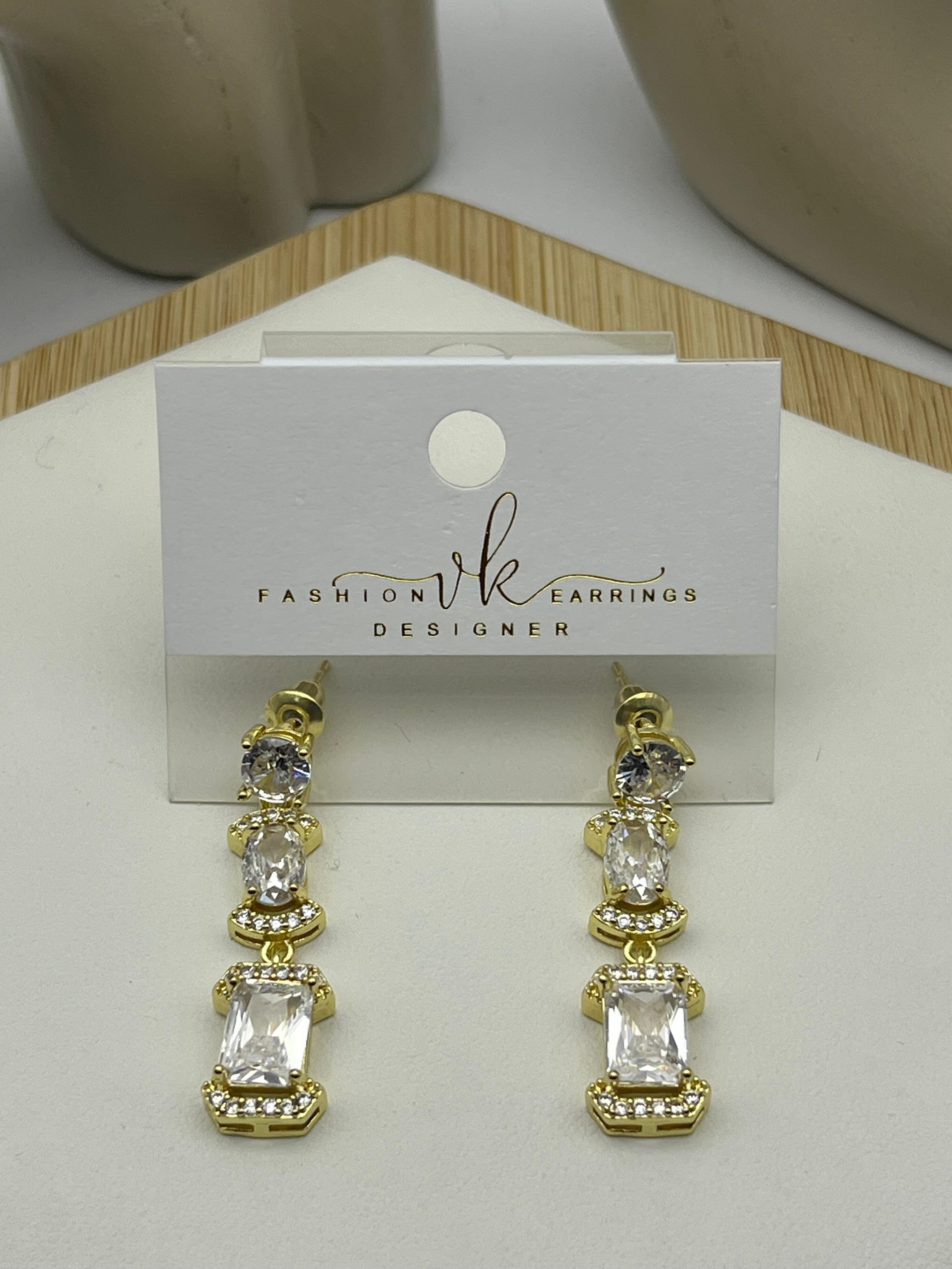 26vipk16 - VIP Baget Taşlı Sallantılı Gold Küpe