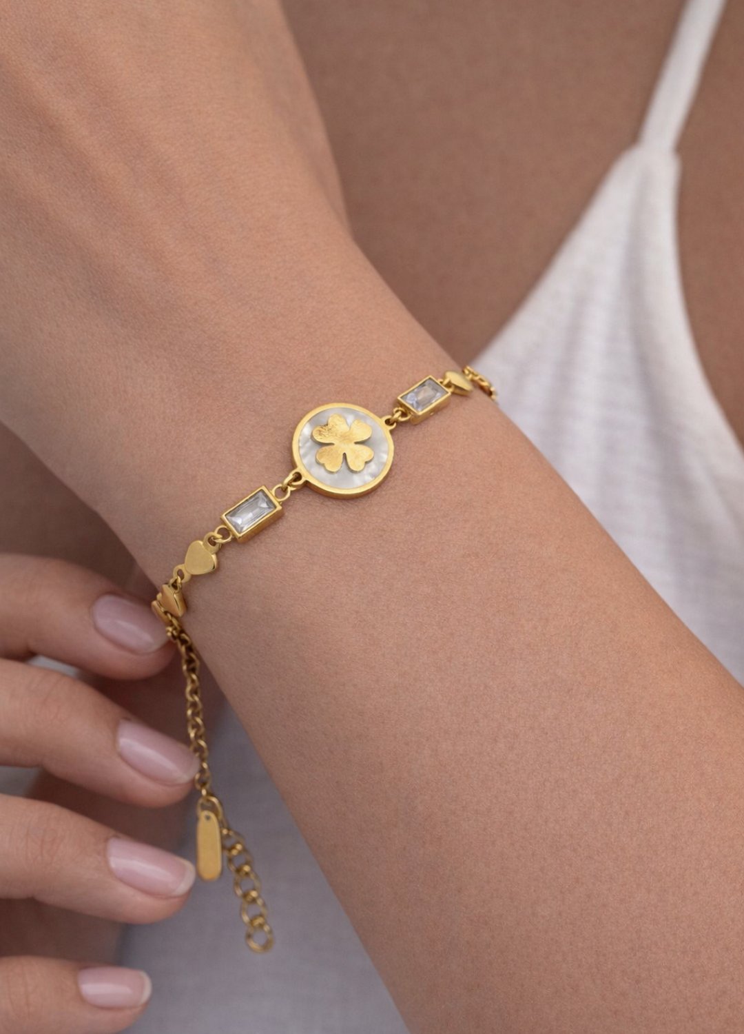 Çelik Gold Kalpli Taşlı Yonca Bileklik - 26blk06