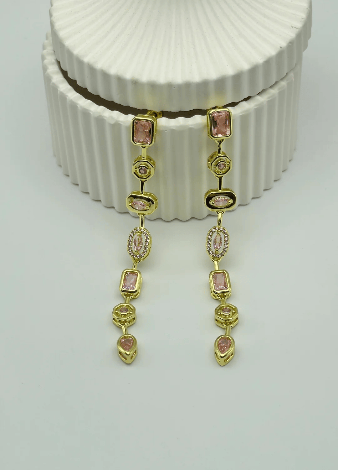 Çelik Gold Renkli Taşlı Küpe 25-clk62