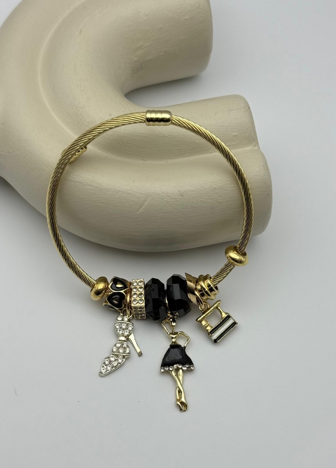 Çelik Gold Taşlı Topuklu Ayakkabı Kadın Figürlü Siyah Charmlı Pandora Bileklik - 26blk34