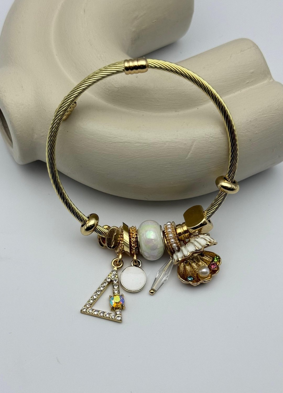 Çelik Gold Taşlı Üçgen İstiridye Krem Charmlı Pandora Bileklik - 26blk38