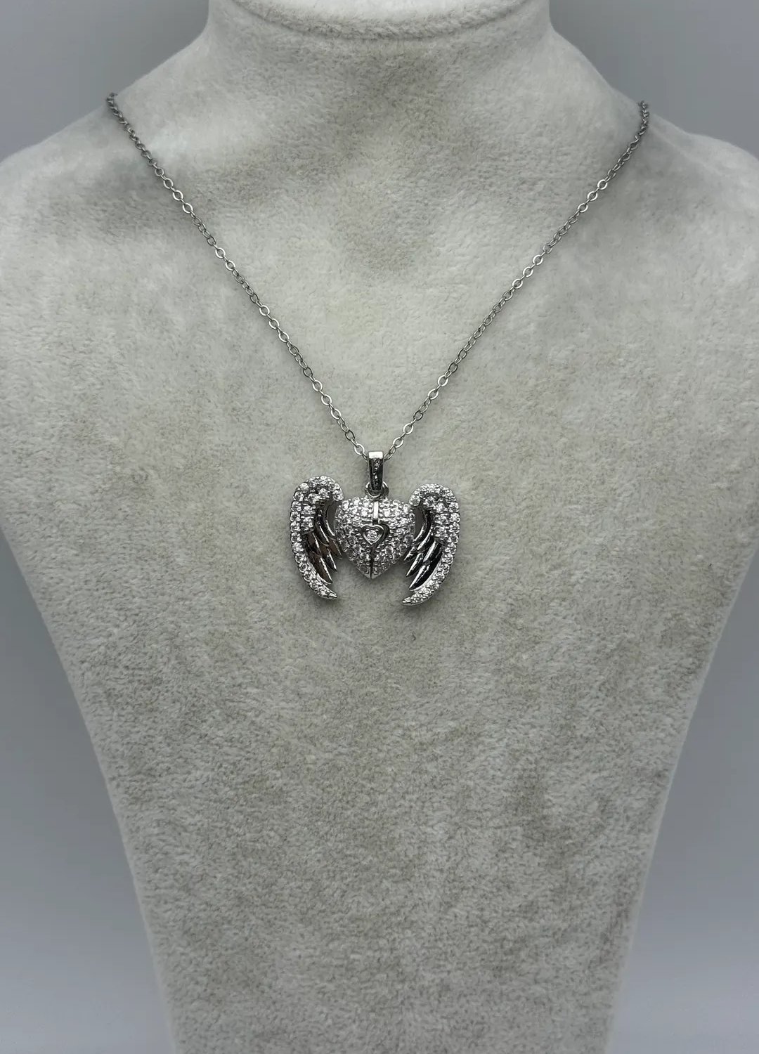 Çelik Silver Açılan Kalpli Kanatlı Kolye - 25-ctr402