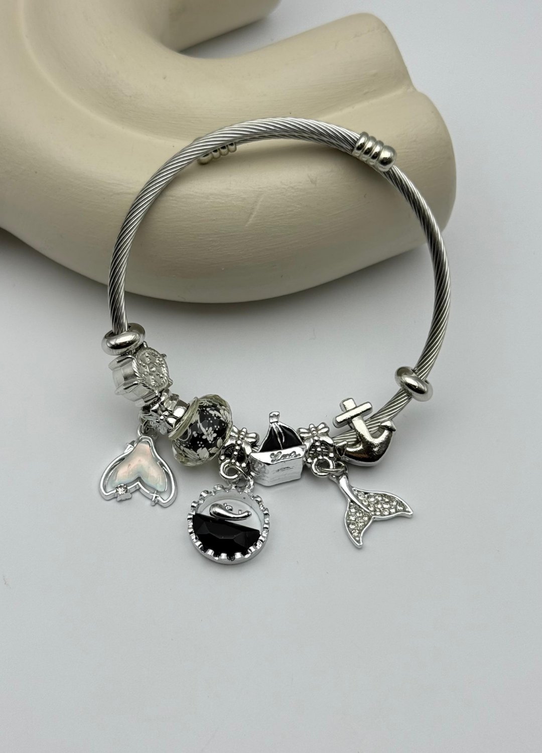 Çelik Silver Taşlı Balık Siyah Charmlı Pandora Bileklik - 26blk53