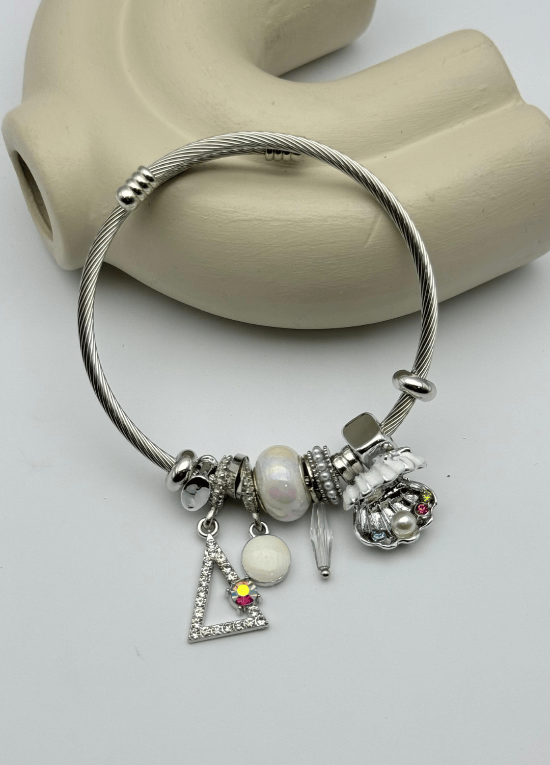 Çelik Silver Taşlı Üçgen Beyaz İstiridye Charmlı Pandora Bileklik - 26blk62