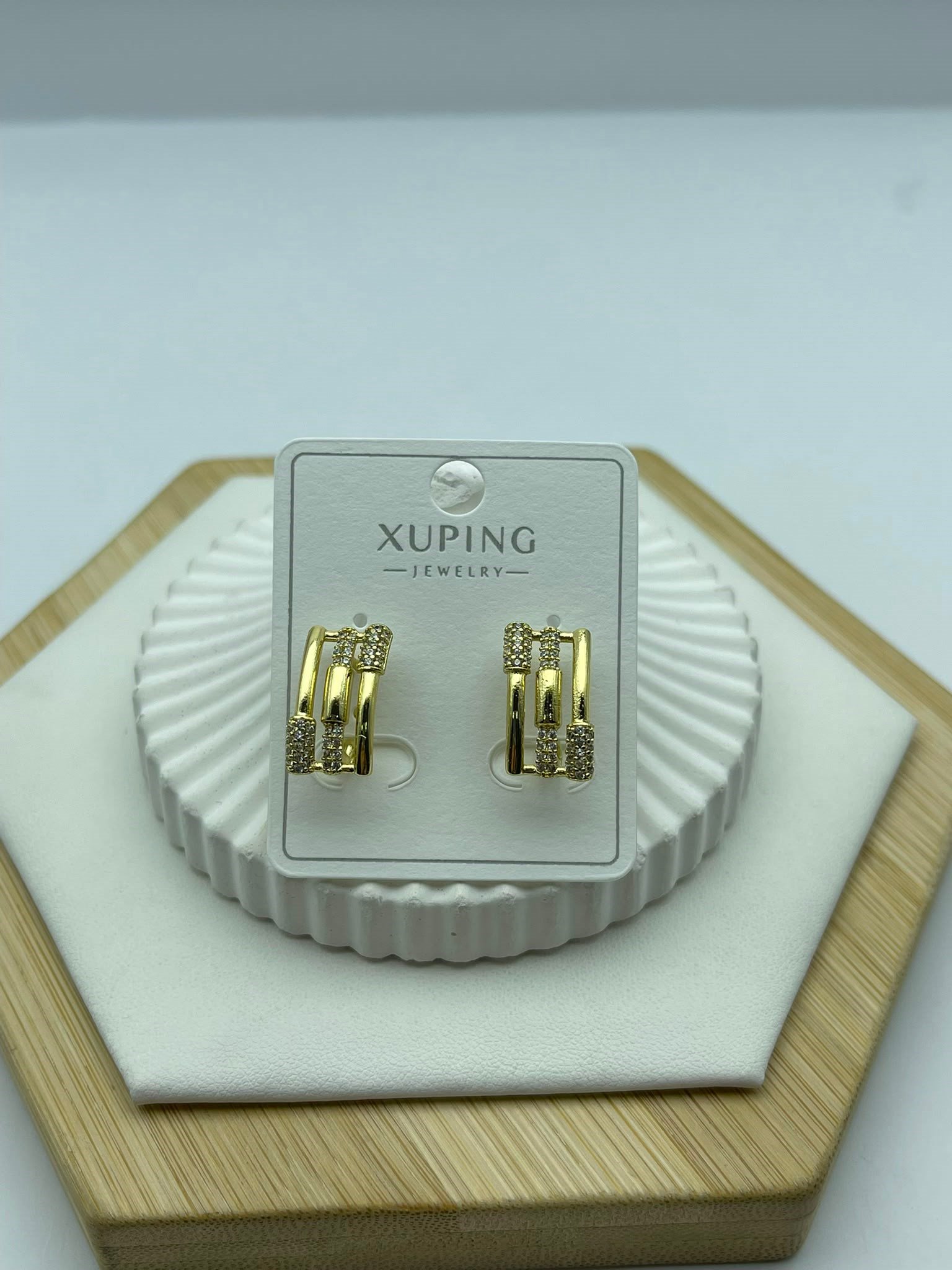 çizgili taşlı xuping gold küpe 26xpkp175