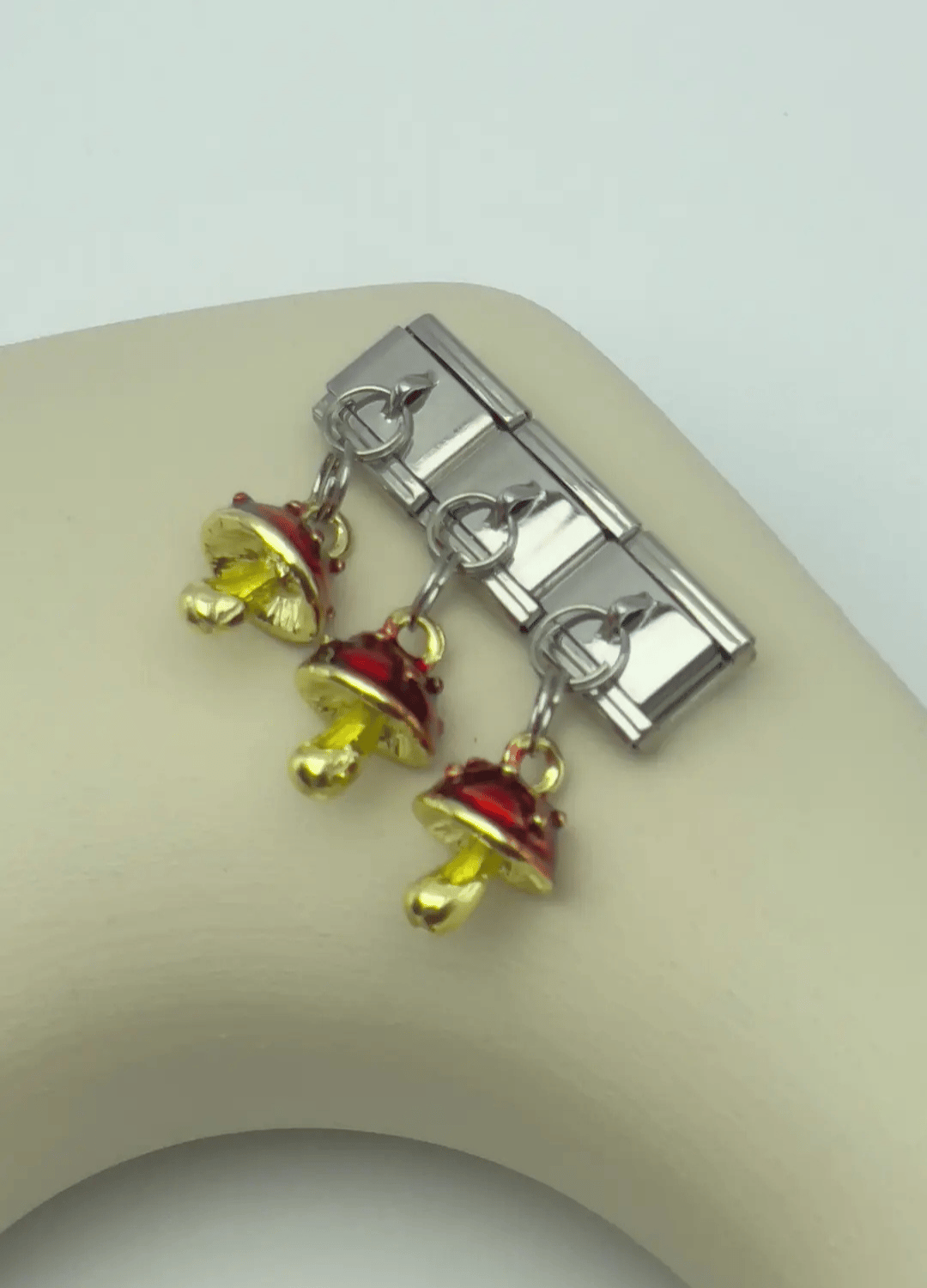 Sallantılı Charm