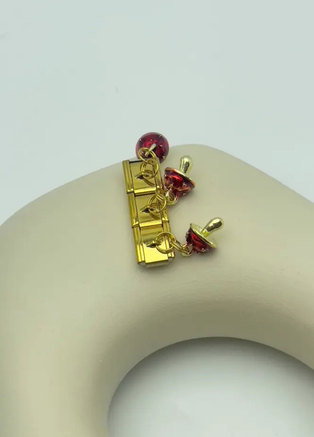 Sallantılı Charm