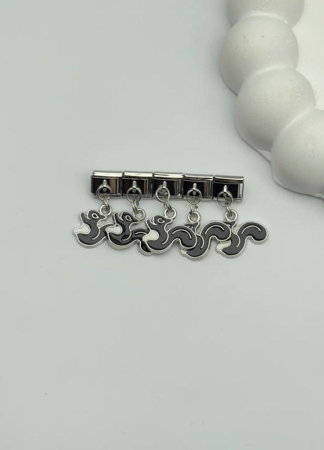 Sallantılı Nomi Charm