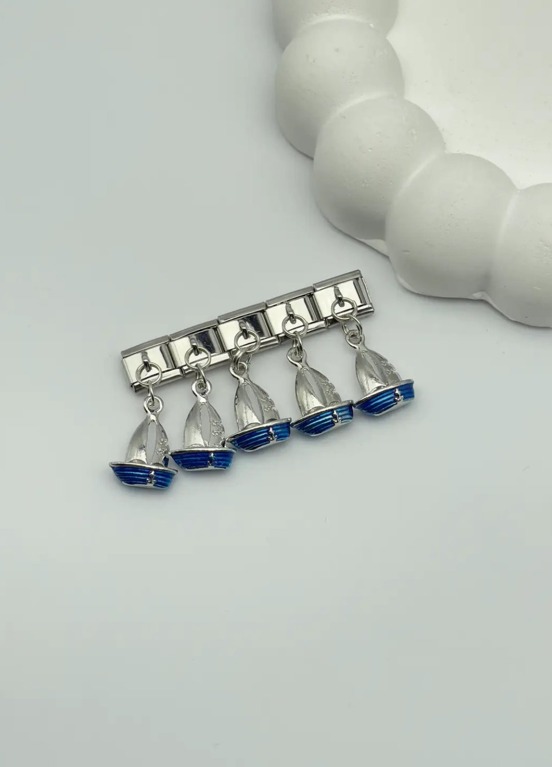 Sallantılı Nomi Charm