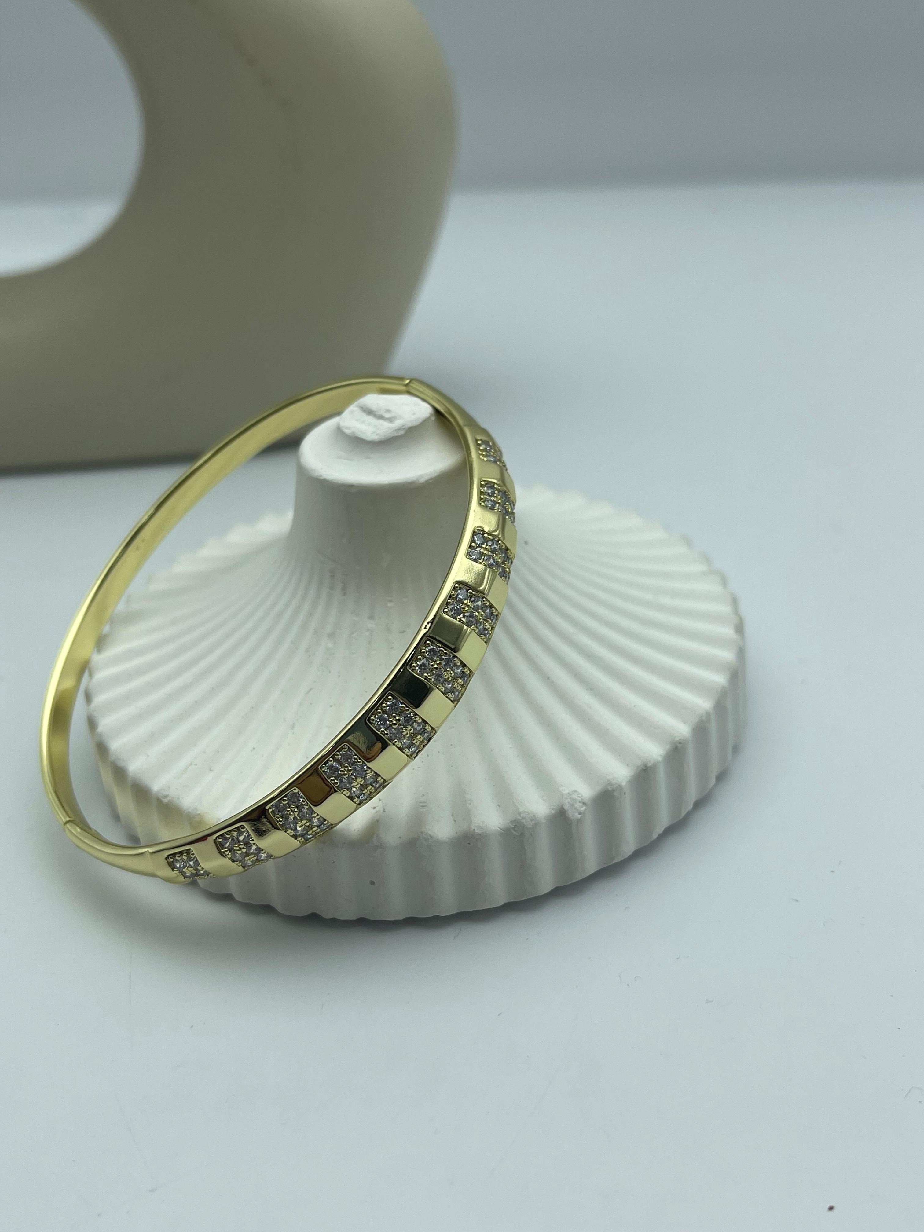 şerit aralık taşlı xuping gold kelepçe 26xpke45