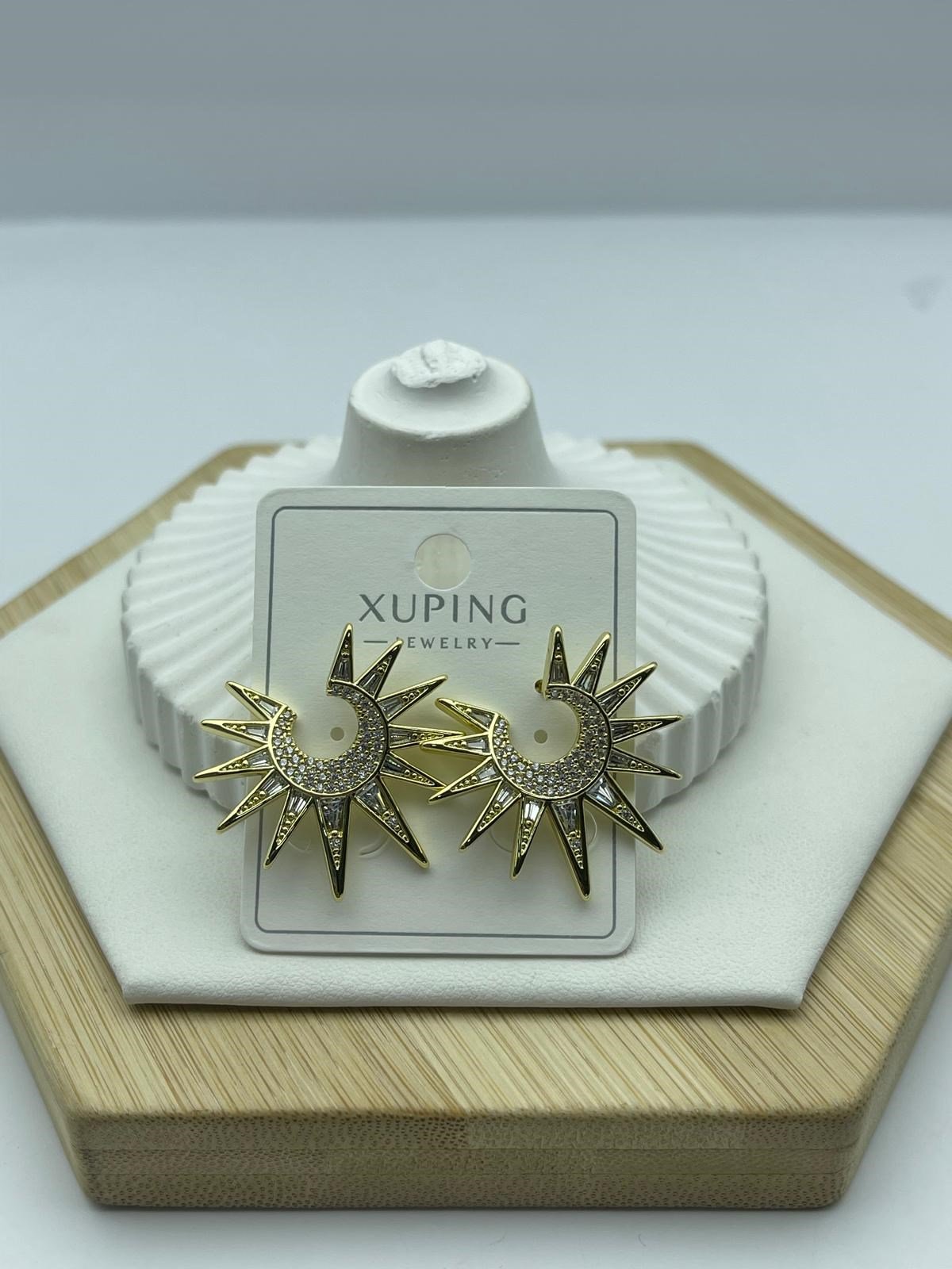 sivri üçgen taşlı xuping gold küpe 26xpkp108