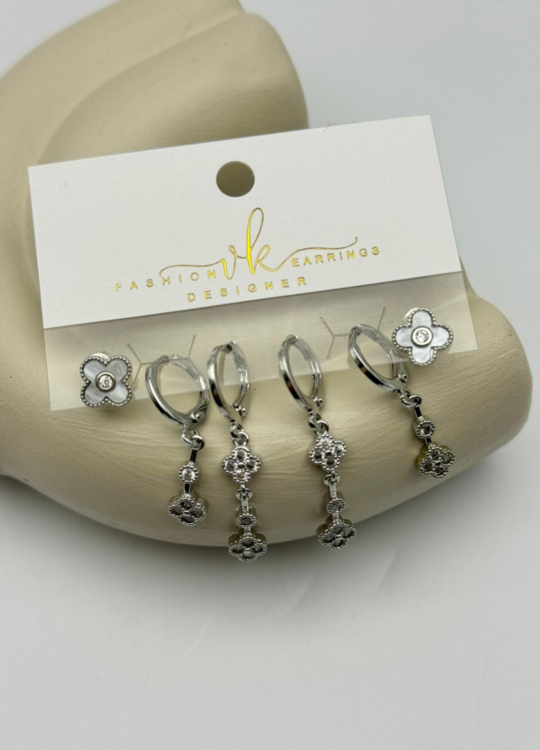 Vip Silver Taşlı Yonca Sallantılı 6'lı Küpe - 26vipkp60
