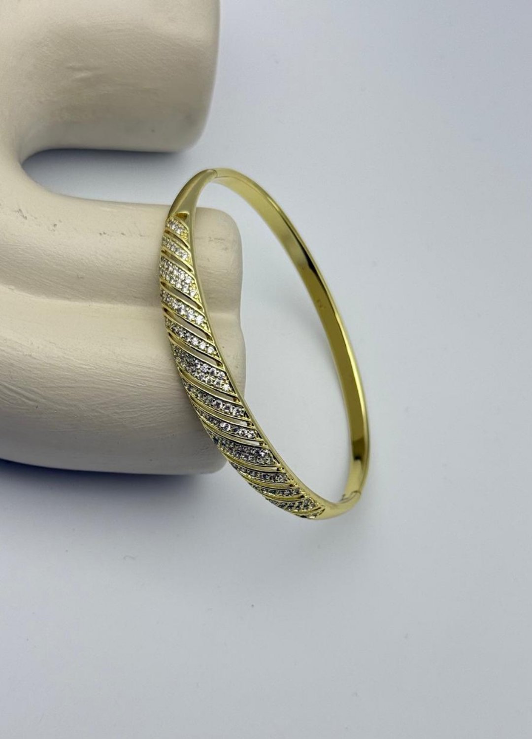 Xuping Gold Queen Line Kelepçe - 26klp25