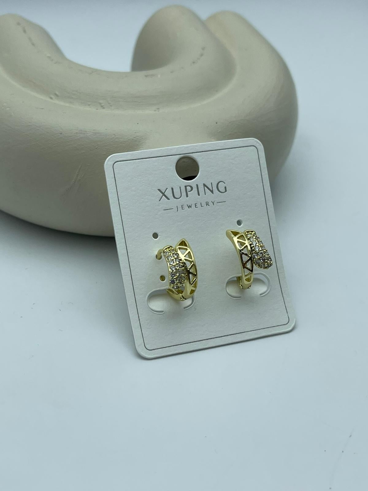 Xuping Üçgen Desenli Taşlı Gold Çelik Küpe - 26xpkp39