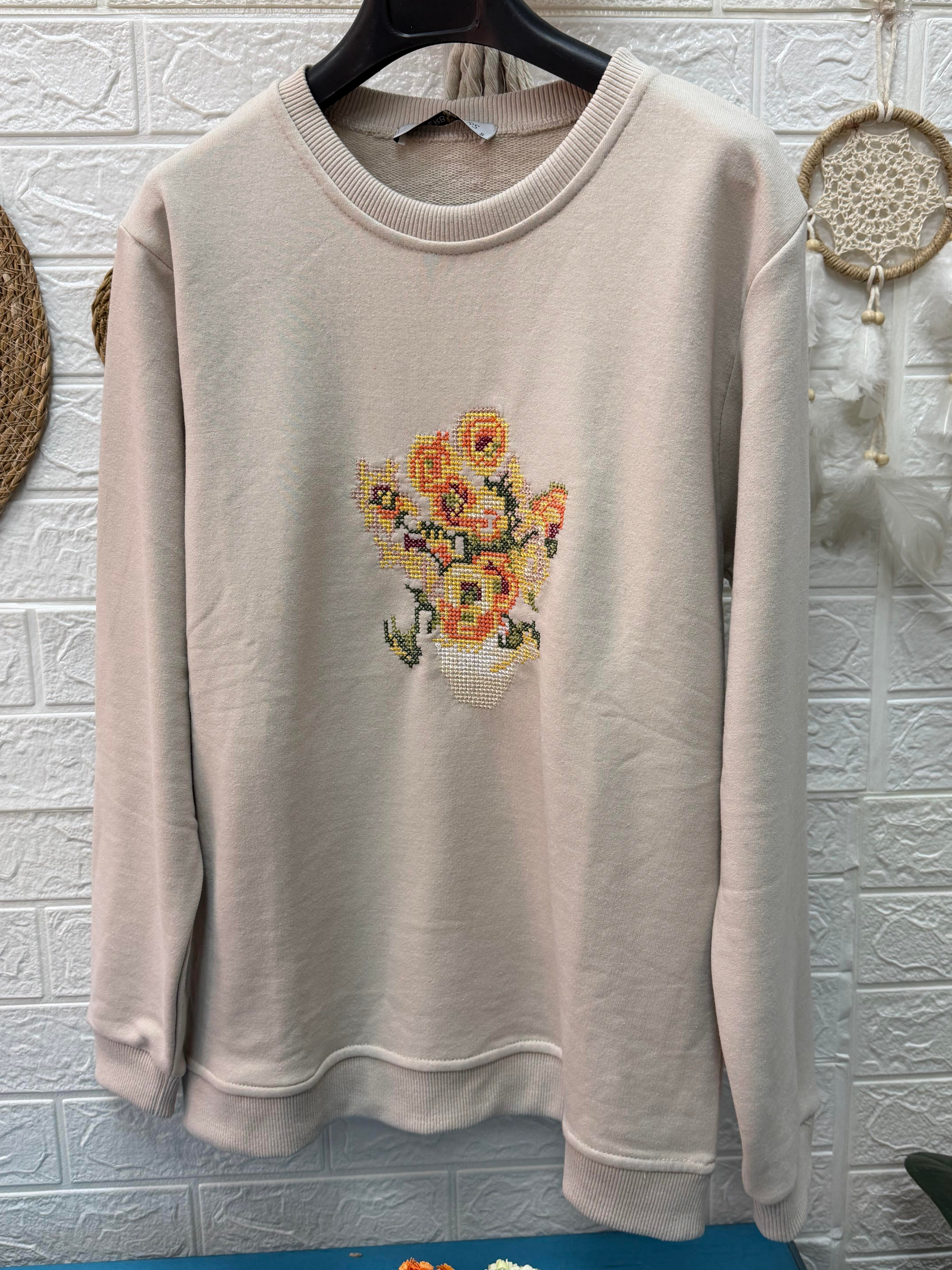 NAKIŞLI KREM SWEAT
