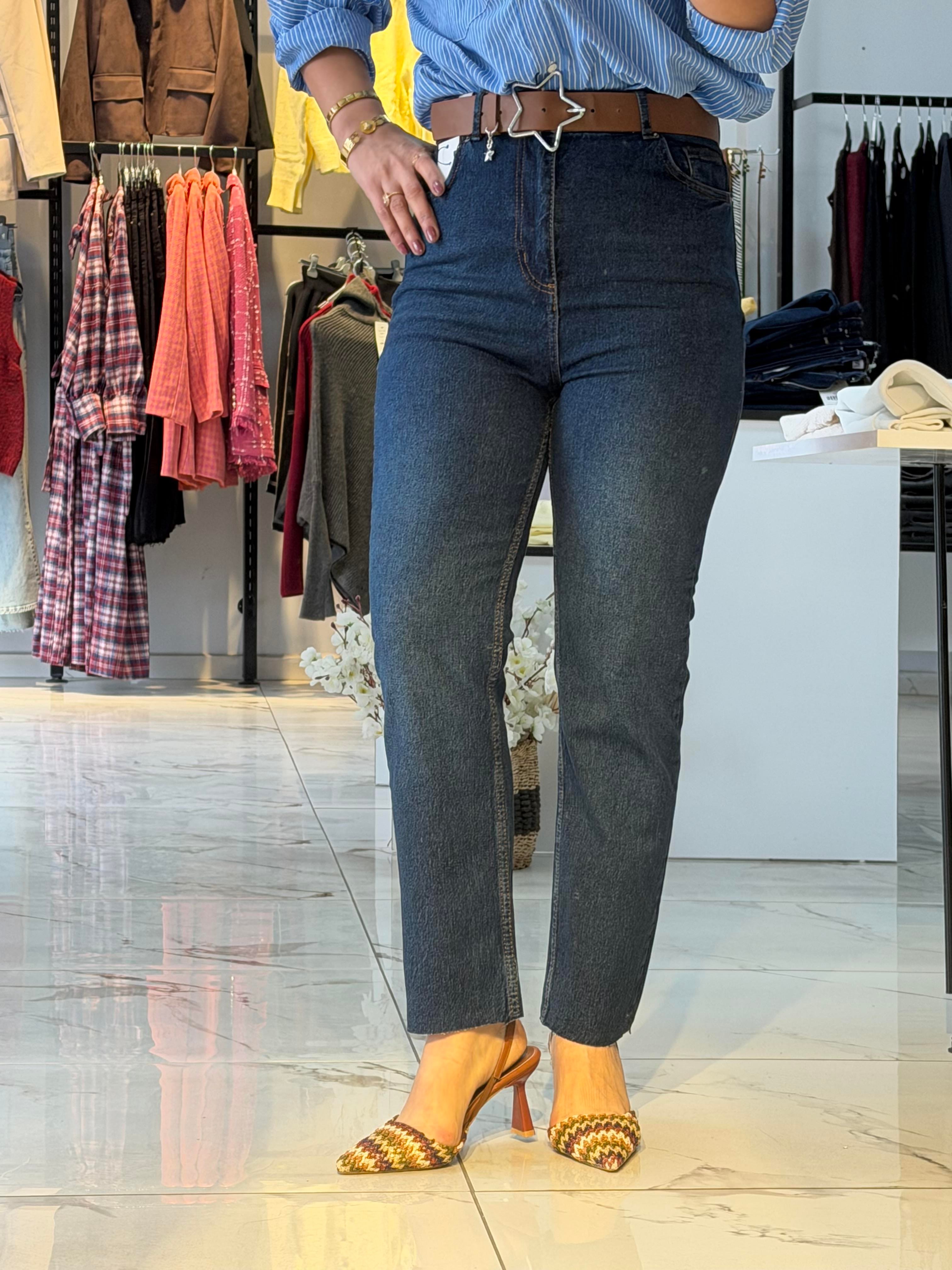 Paçası Kesik Toparlayıcı Boyfit Jean Dark Blue