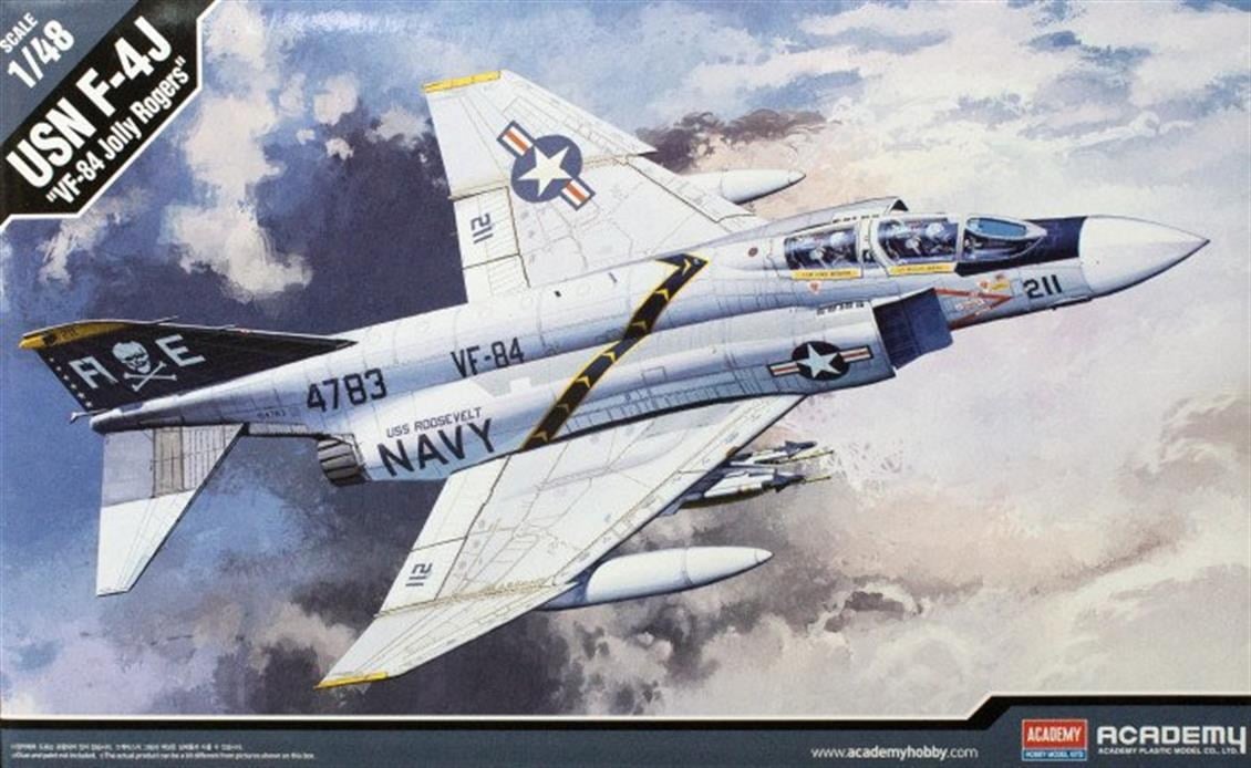 Academy 12305 1/48 Ölçek, ABD Donanması F-4J Phantom II VF-84 Jolly Rogers Savaş Uçağı, Plastik Model Kiti