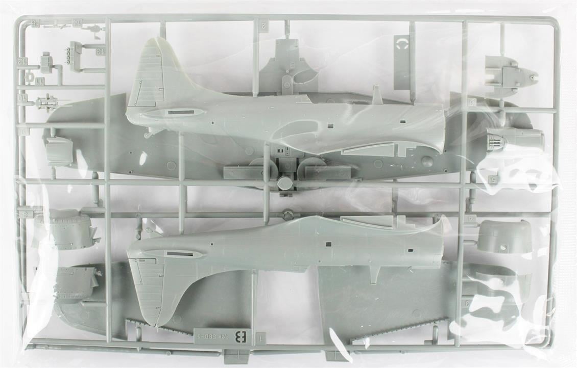 Academy 12329 1/48 Ölçek, USN SBD-5 (??Battle of the Philippine Sea) Savaş Uçağı, Plastik Model Kiti