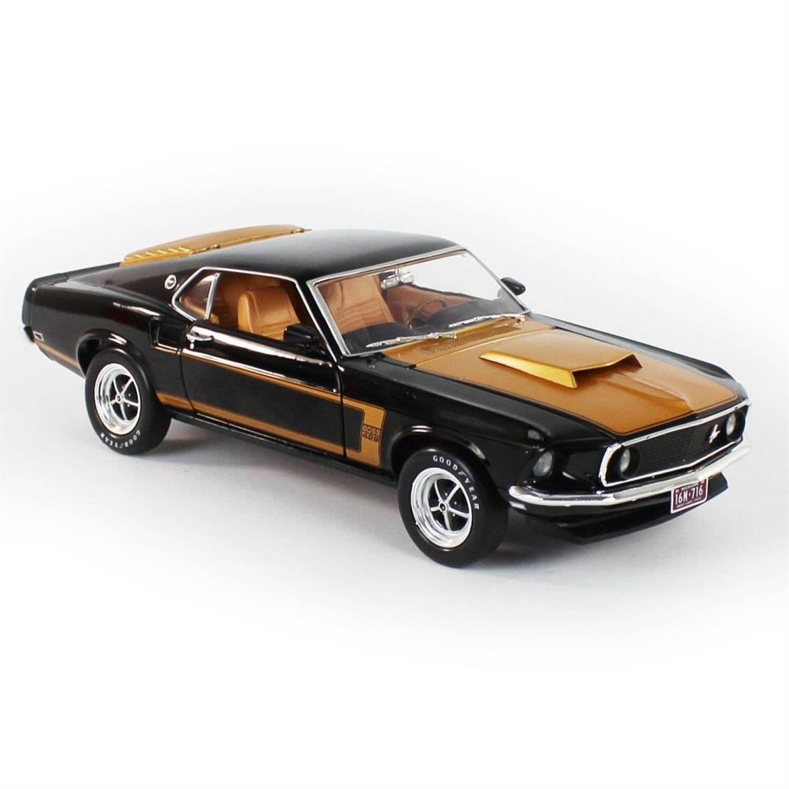 AutoWorld AMM1251 1/18 Ölçek, 1969 Ford Mustang Boss 429 Fastback, Raven Black w/Gold, Sergilemeye Hazır Metal Araba Modeli