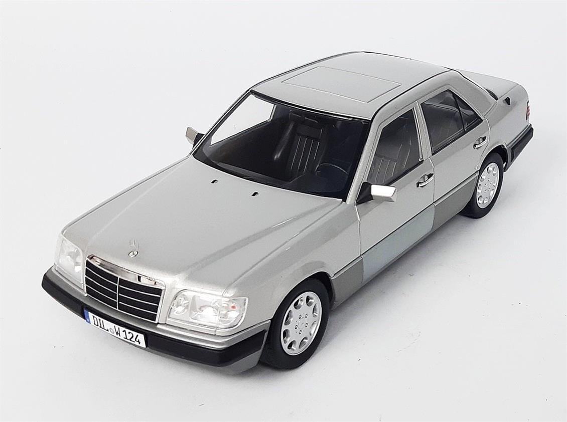iScale 1180053 1/18 Ölçek, 1989 Mercedes Benz E-Klasse (W124), Gümüş, Sergilemeye Hazır Metal Araba Modeli