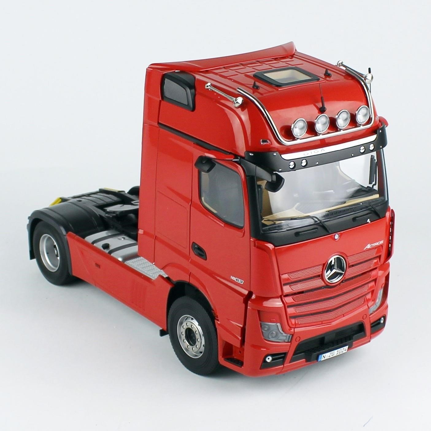 NZG 1024/10 1/18 Ölçek, Mercedes-Benz ACTROS Giga (Mirror Cam), Ateş Kırmızısı, Sergilemeye Hazır Metal Çekici Modeli