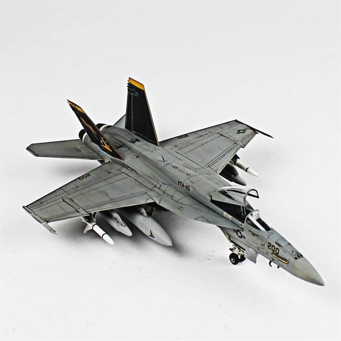 QD047 1/72 F-18E Super Hornet Sergilemeye Hazır Plastik Uçak Modeli