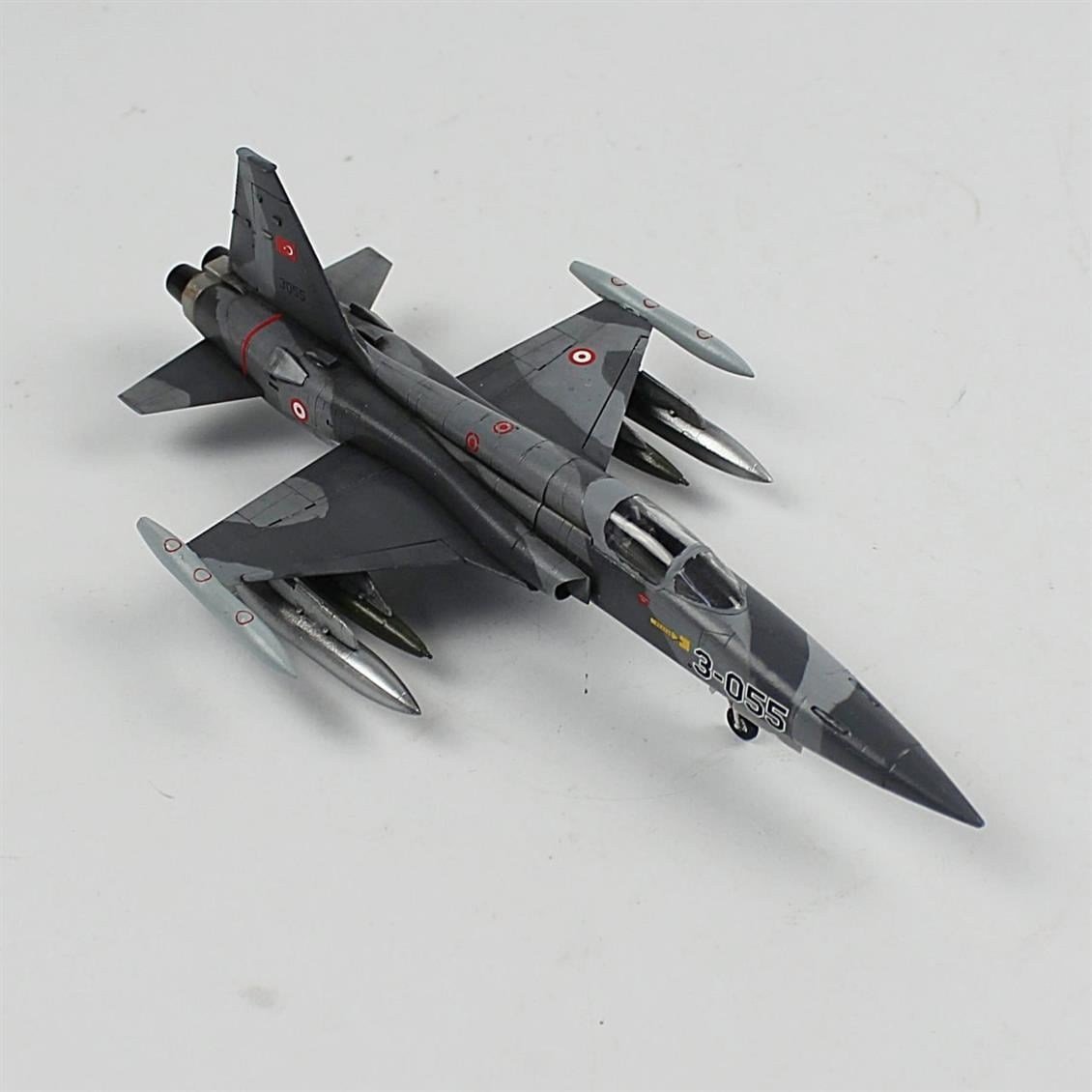 QD158 1/72 Ölçek, NF-5A Freedom Fighter EX KLU, F16 TuAF Zebra Şemalı Sergilemeye Hazır Plastik Uçak Maketi