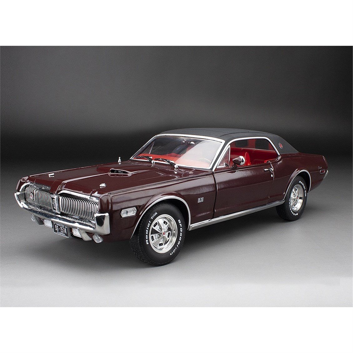 Sunstar 1574 1/18 Ölçek, 1968 Mercury Cougar XR7G, Koyu Kiraz, Sergilemeye Hazır Metal Araba Modeli