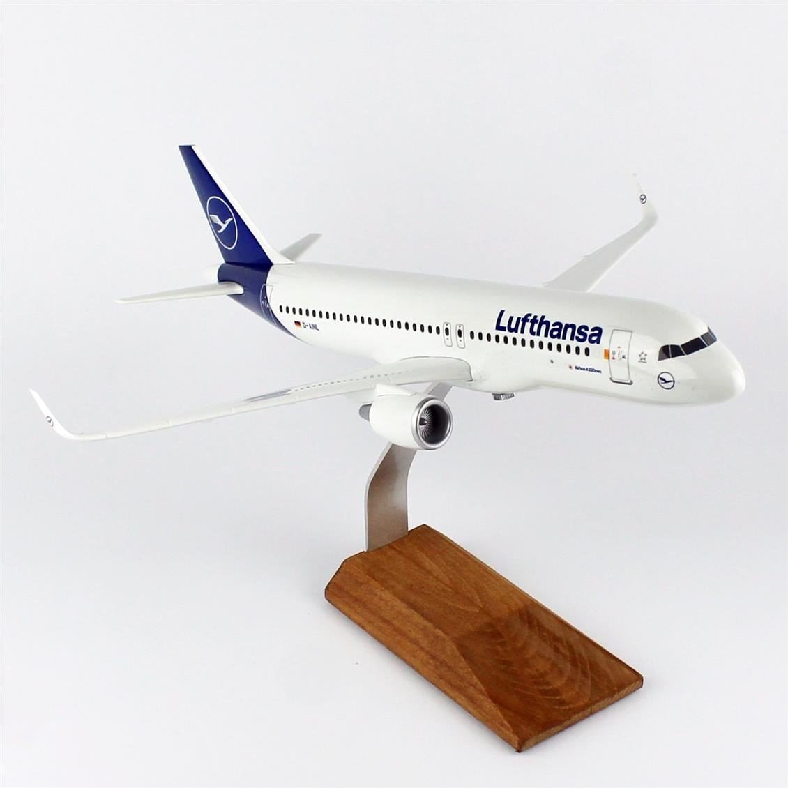 THY010 1/100 Ölçek, Lufthansa A-320 Yolcu Uçağı, Sergilemeye Hazır Ahşap Standlı Model