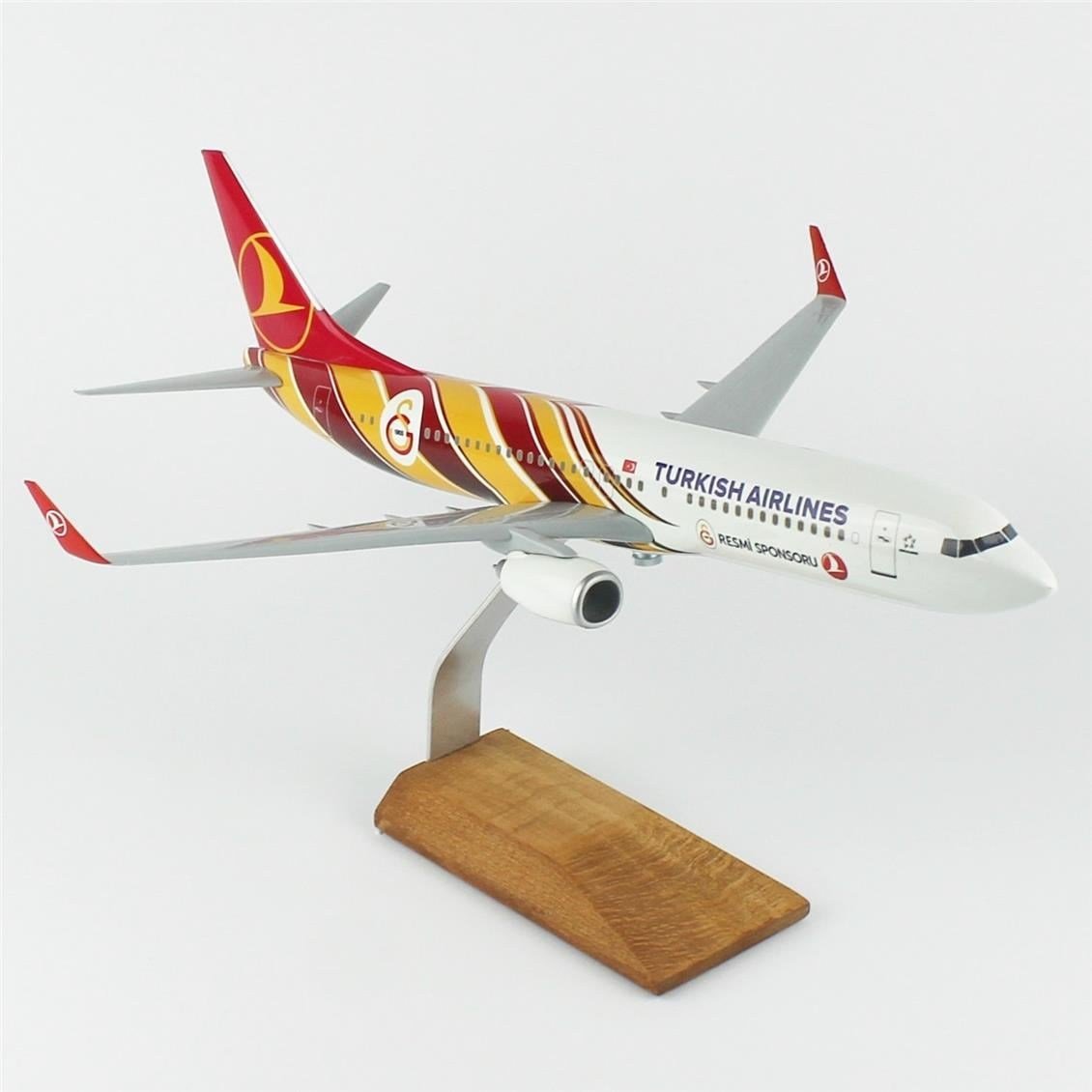 THY022 1/100 Ölçek, THY Galatasaray Spor Klübü B737-800 Yolcu Uçağı, Sergilemeye Hazır Ahşap Standlı Model