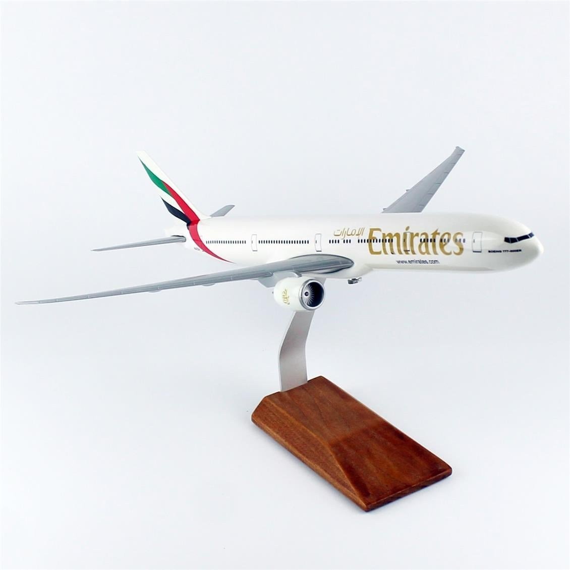 THY052 1/100 Ölçek, Emirates 777-300 ER Yolcu Uçağı, Sergilemeye Hazır Ahşap Standlı Model