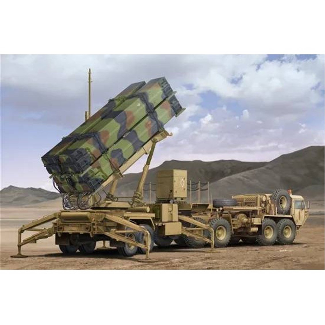 Trumpeter 01037 1/35 Ölçek, M983 HEMTT Çekici ve M901 Fırlatma Rampası ile  MIM-104F Patriot SAM Füze Sistemi, Plastik Model Ki