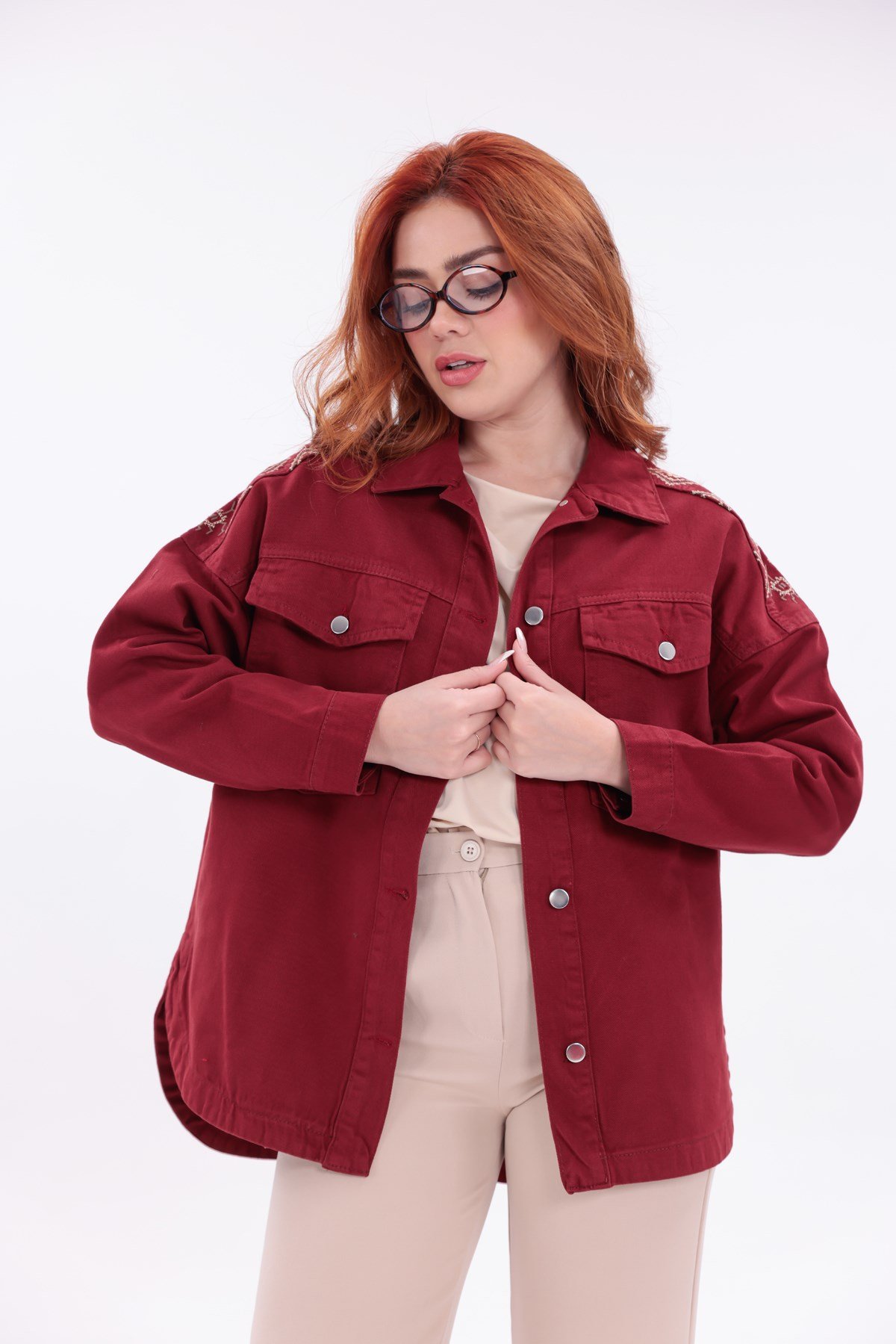 Gabardin Sırt ve Omuz Nakış Detaylı Bordo Ceket