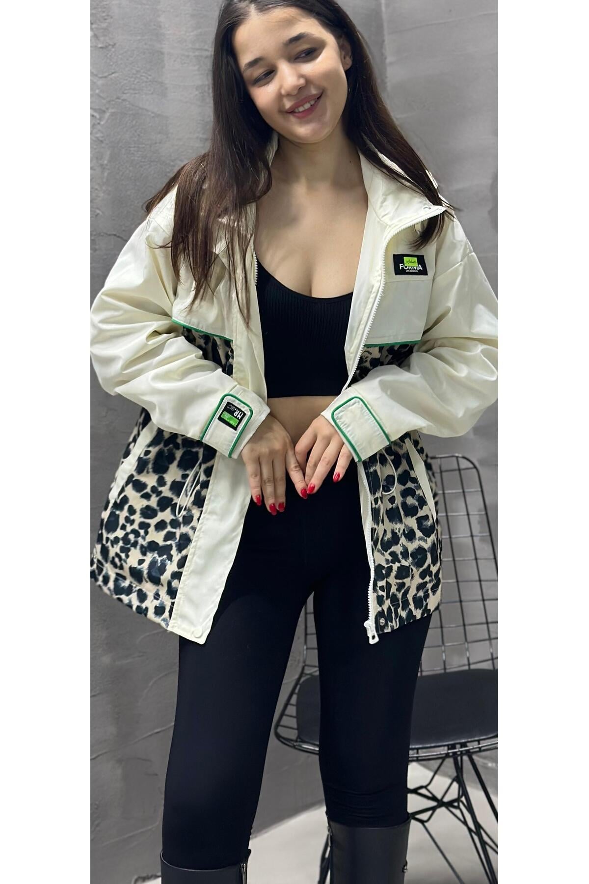 leopar-desenli-yagmurluk-ceket-83-bfe.jpg