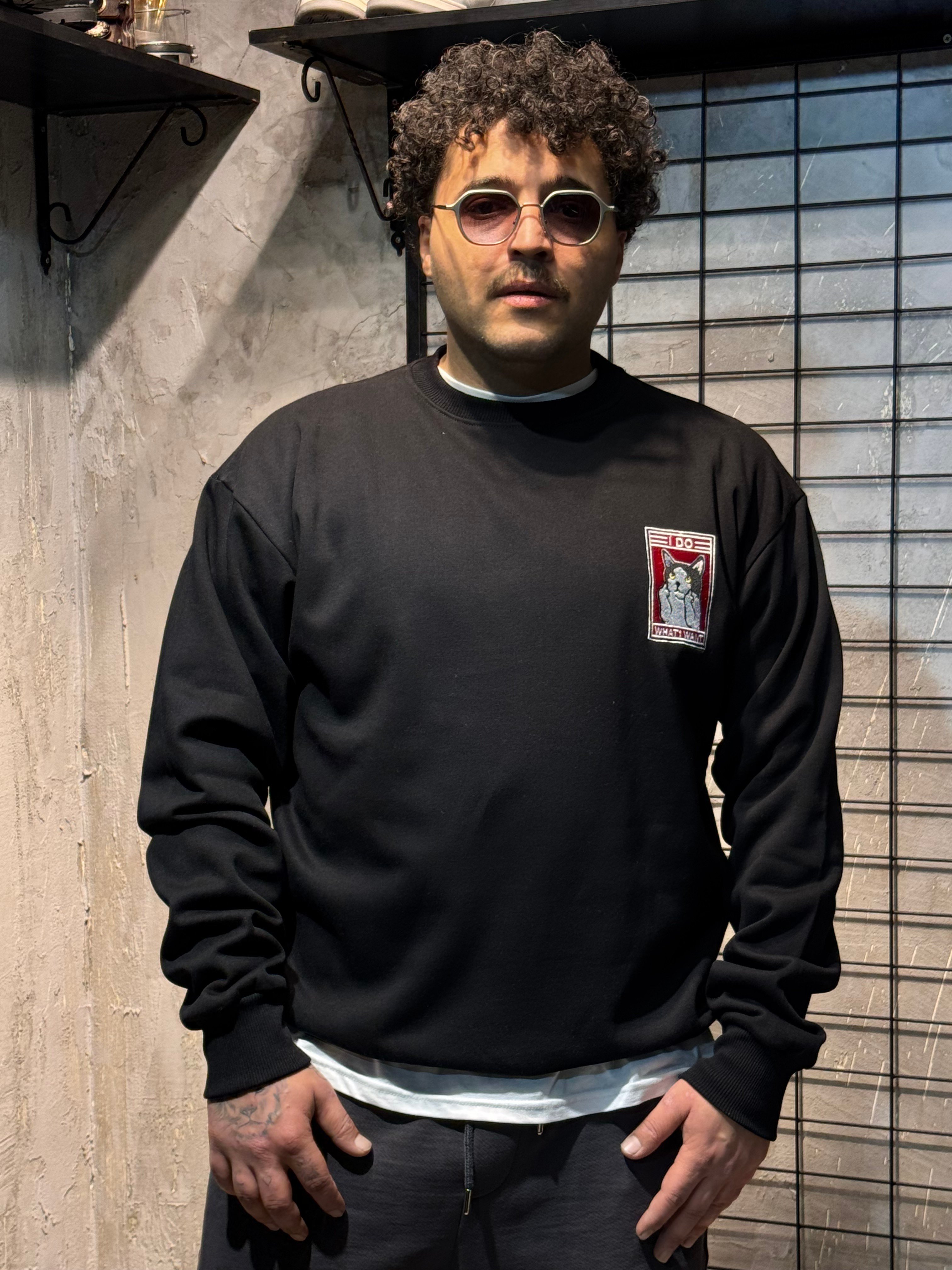 Kedi Nakışlı Siyah Sweatshirt