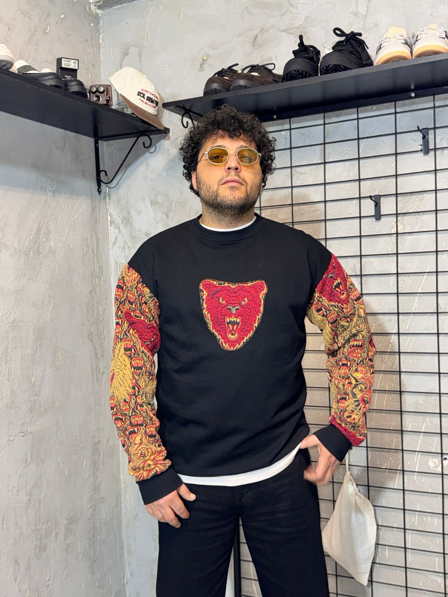 Kolları Desenli Tasarım Siyah Sweatshirt