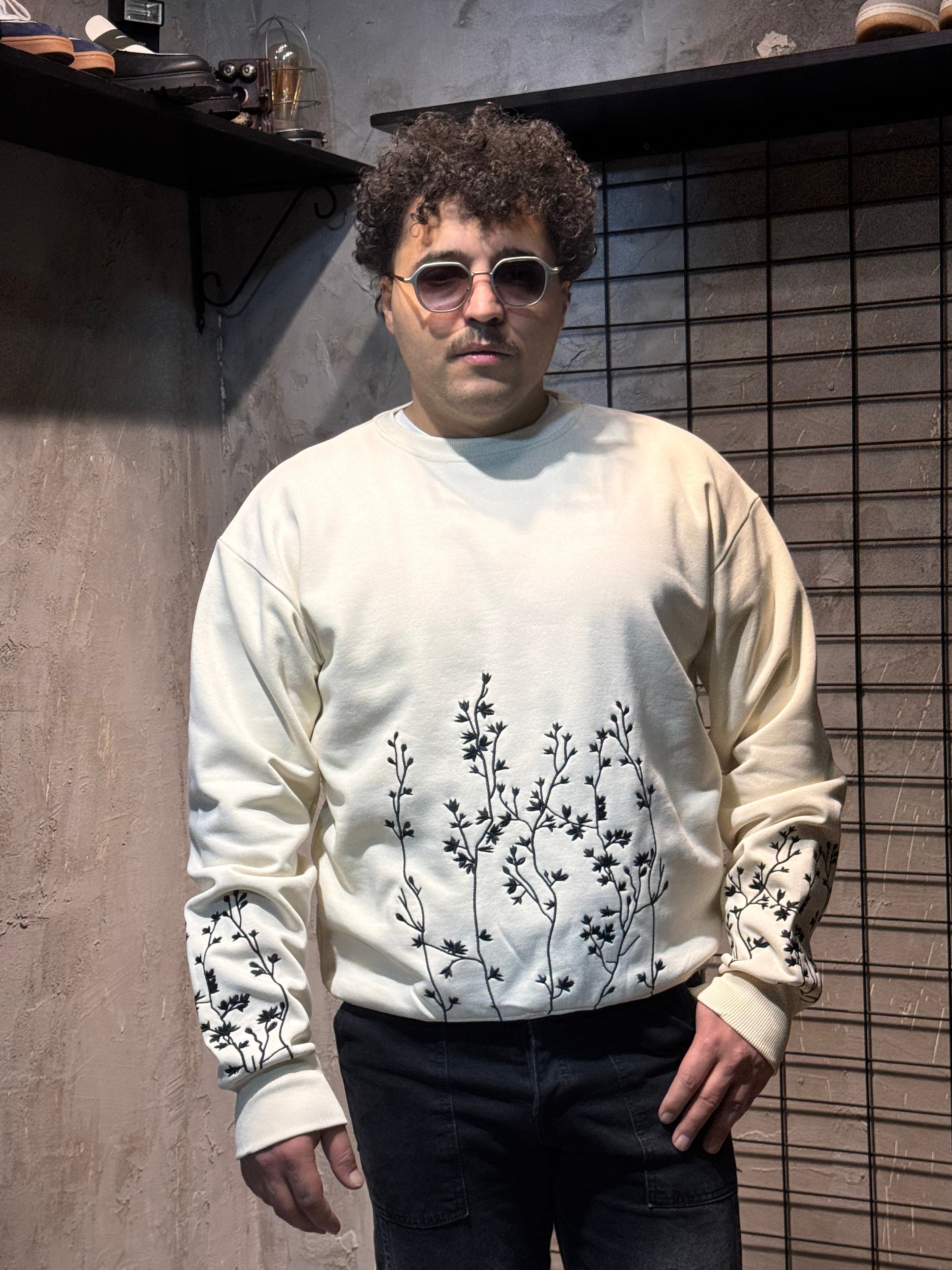 Krem Nakışlı Oversize Sweatshirt