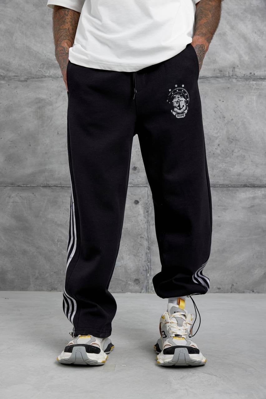 Siyah Çizgili Arma Detaylı Baggy Eşofman