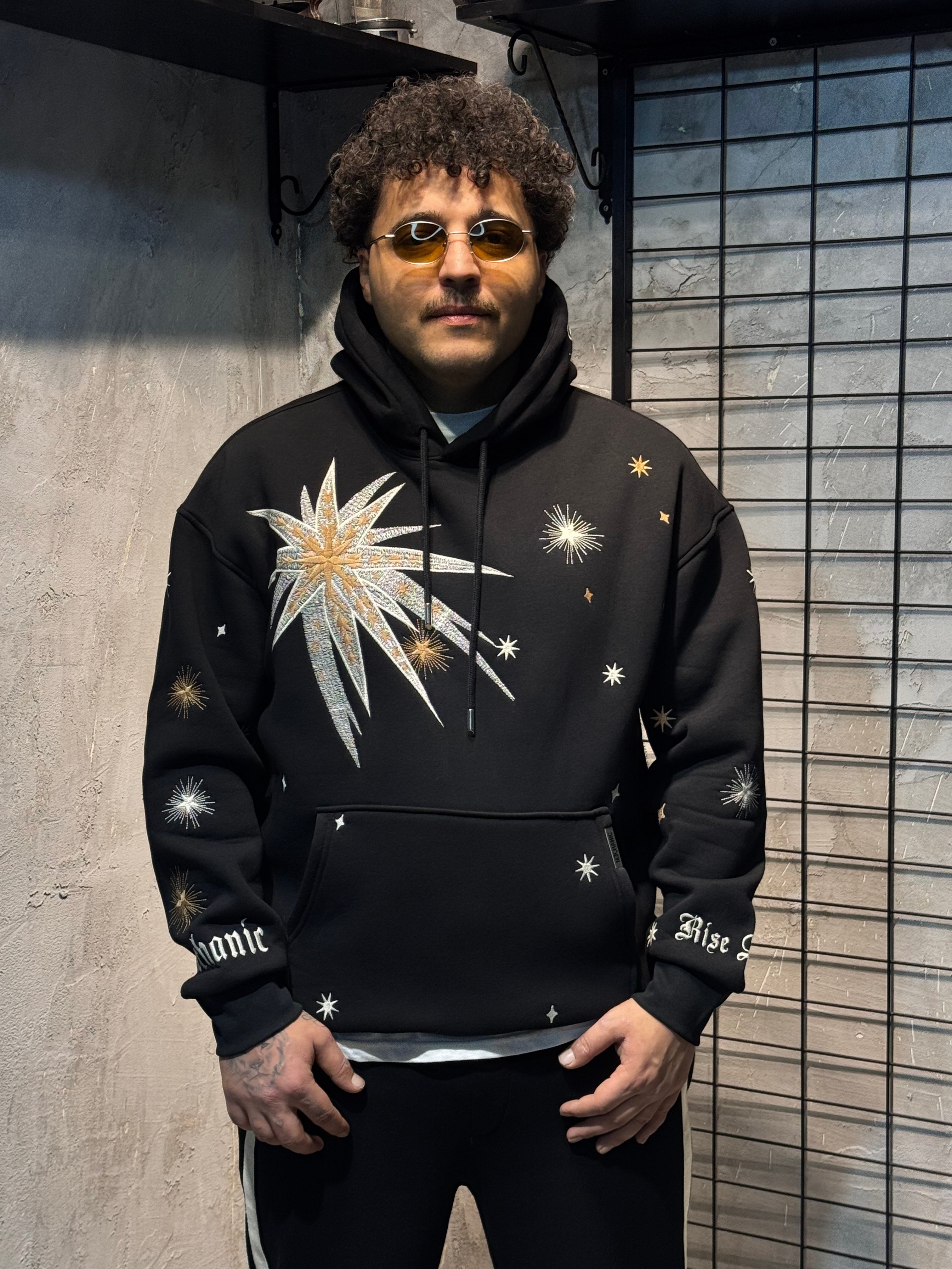 Yıldız Patlaması Nakışlı Siyah Hoodie
