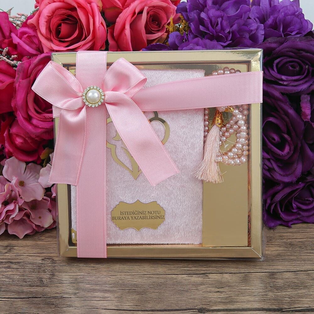 Hediyelik Kadife Kaplı Yasin (Çanta Boy), İnci Tesbih, Gold Asetat Kutulu (20×20) Mevlid Paketi-Pembe