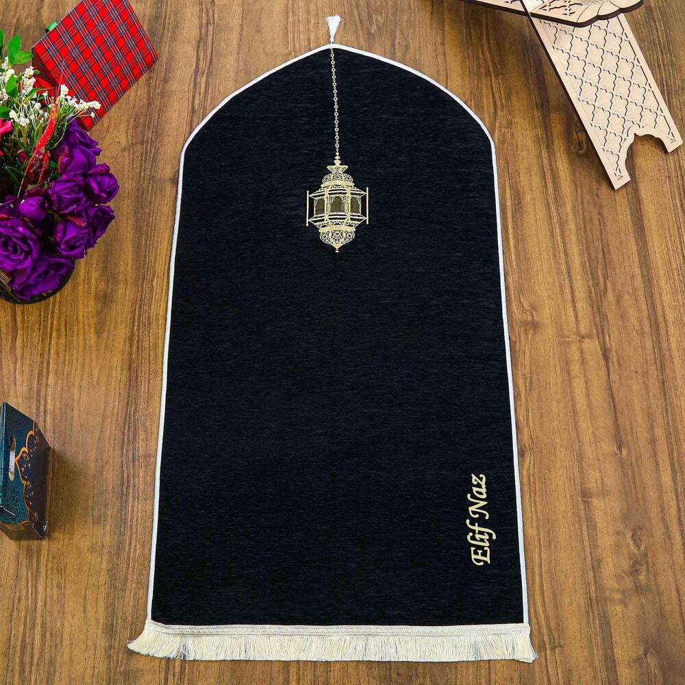 İsme Özel Mahya Desenli Lüks Astarlı Biyeli Şönil Seccade-Siyah (66X125cm) 565 gr