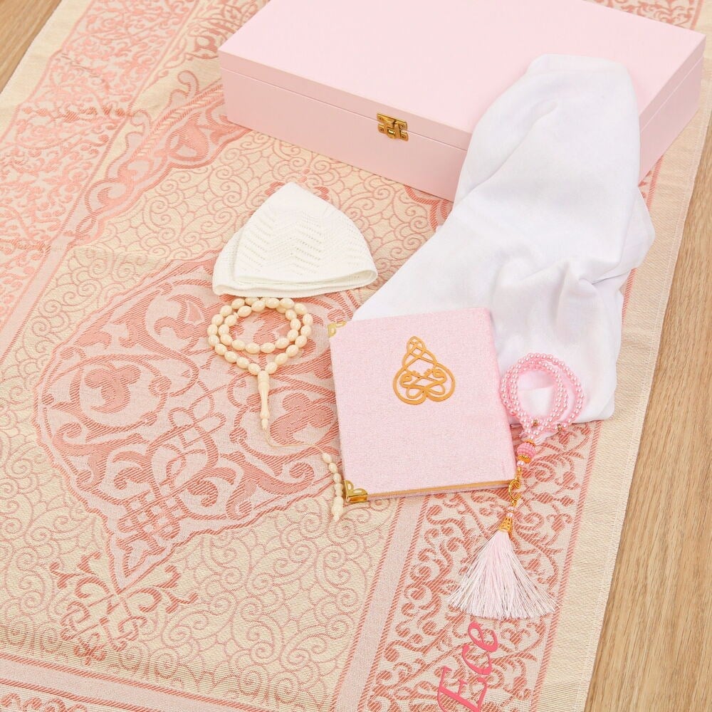 İsme Özel Seccadeli Lüks Ahşap Kutu Seti -Pembe(37*20*8 cm,1.725 gr)