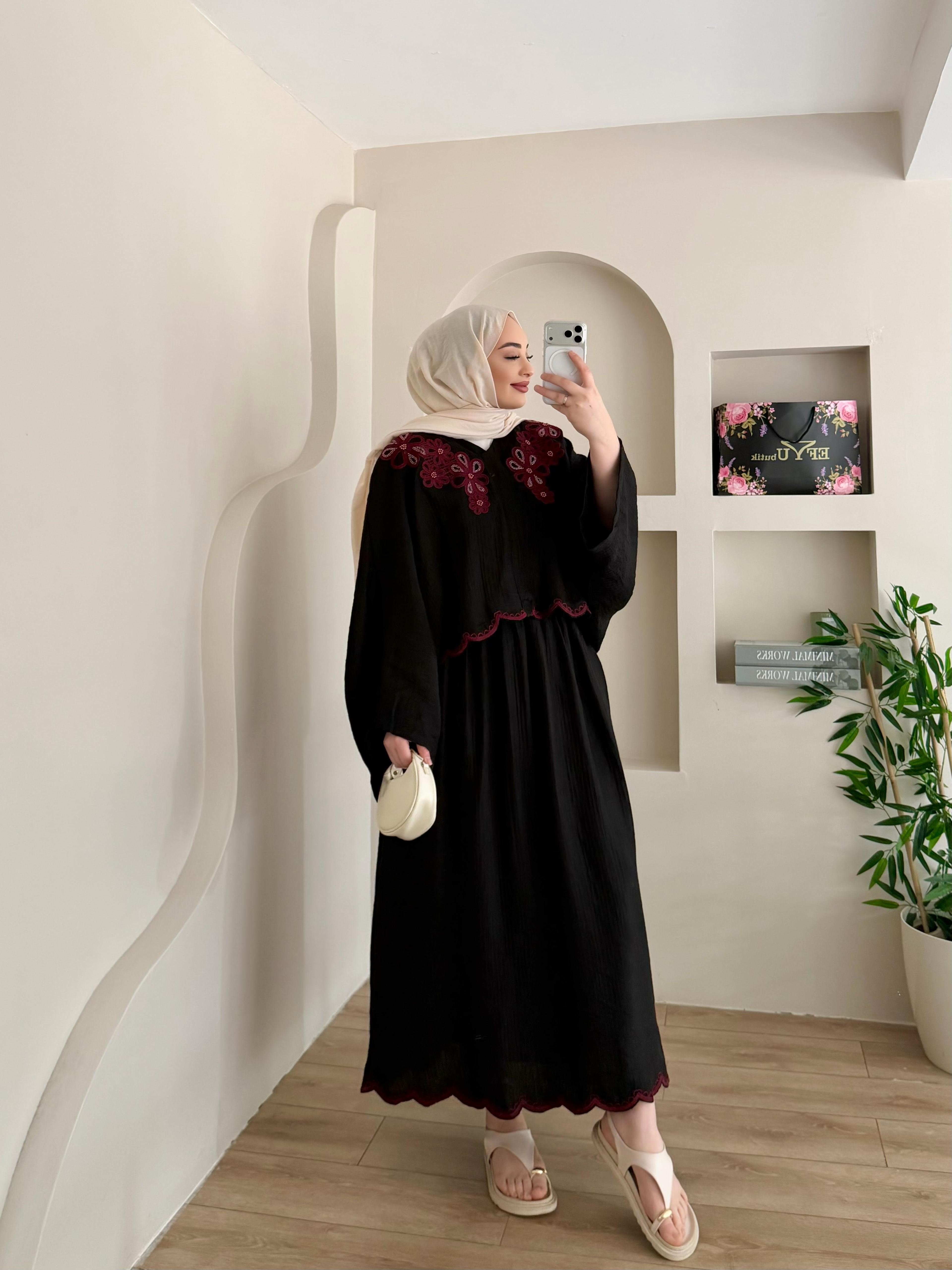 Begonia Çiçek İşlemeli Etekli Takım