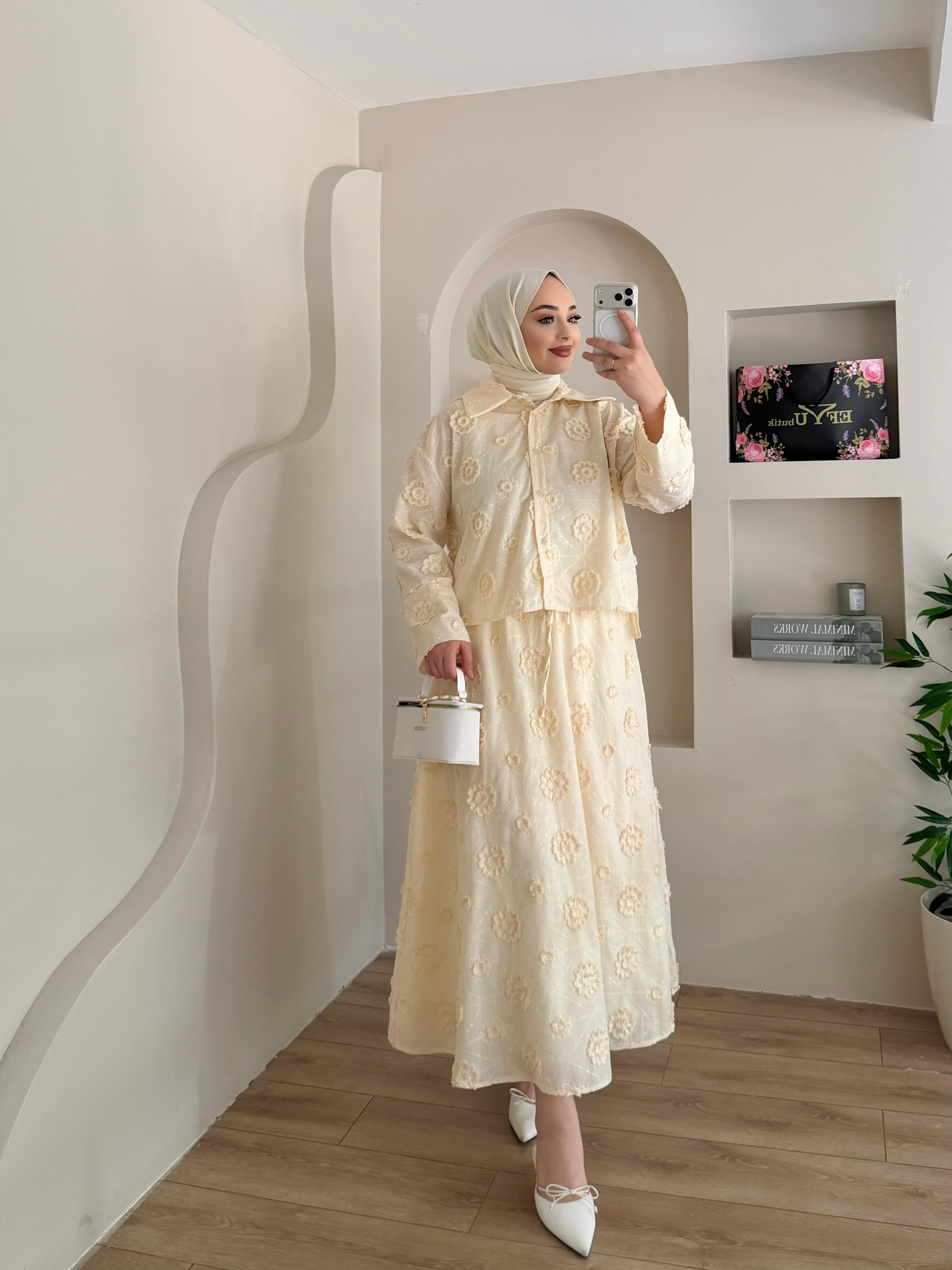 Çiçek Brodeli Kuşaklı Takım